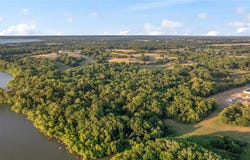 E 280 Road, Grove, OK 74344