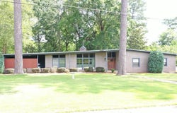 17 Glenwood Dr., LAUREL, MS 39440