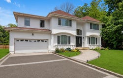 93 Oxford Boulevard, Great Neck, NY 11023