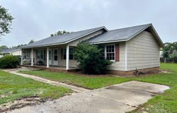 147 Center St, Cheraw, SC 29520