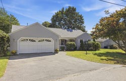 20 Elm St, Dracut, MA 01826