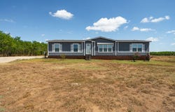 3660 BLUNTZER RD, Jourdanton, TX 78026