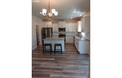 745 E WILSON St, Carlton, OR 97111