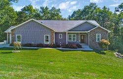 380 Mountain Preserve Pkwy, Crab Orchard, TN 37723