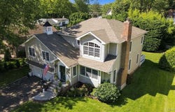4 Bayview Circle, Manhasset, NY 11030