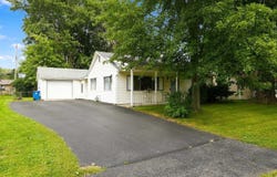 916 W Circle Drive, New Haven, IN 46774-2154