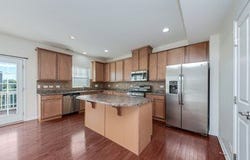 212 Commerce Street E, Aurora, IL 60504