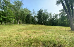 E Finley Dr, Donegal, PA 15323