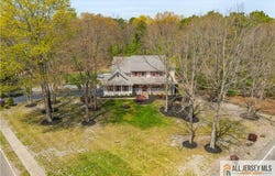 1 Pine View Court, Monroe, NJ 08831