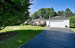 9 Dover Drive, Oak Brook, IL 60523