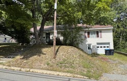 28 Island Avenue, Orono, ME 04473