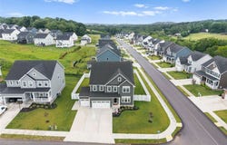 2001 Shelly Ln, Mars, PA 16046