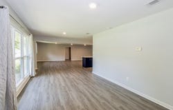 1617 Deerfield Rd, Benton, AR 72019