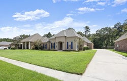 14176 Twelve Oaks Dr, Walker, LA 70785