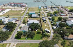 304 S Third St, ROCKPORT, TX 78382