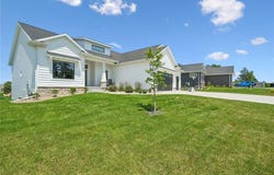 6118 Rapids Ridge Road NE, Cedar Rapids, IA 52411