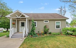 51509 Summit Street, Paw Paw, MI 49079