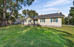 945 S Sycamore Street, Ottawa, KS 66067