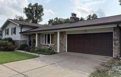 9844 Powers Dr., Newburgh, IN 47630