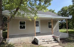 305 E Rock Street, Aurora, MO 65605