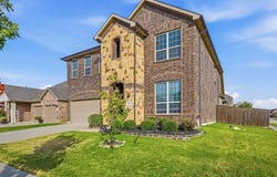 1933 Steppe Trail Drive, Aubrey, TX 76227