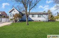 18 Avenue B, Helmetta, NJ 08828