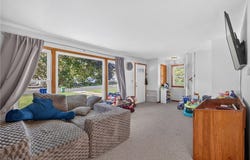 415 E 305th Street, Willowick, OH 44095