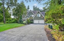 4 Chippy Ln, Andover, MA 01810