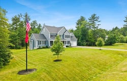 8 Paddock Cir, Middleboro, MA 02346