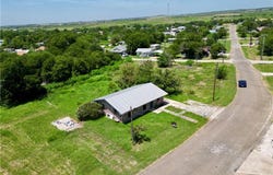 209 Prairie Avenue, Rogers, TX 76569