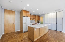 21 W 10TH Street, Kansas City, MO 64105