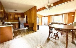 28 S Grove Avenue, Reedsville, WV 26547
