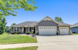651 PEBBLESTONE Circle, HOBART, WI 54155-9382