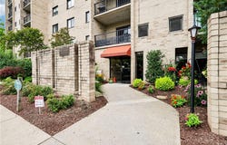 1400 Smokey Wood Dr, Swissvale, PA 15218