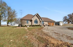 10739 E 3200 N Road, Blackstone, IL 61313
