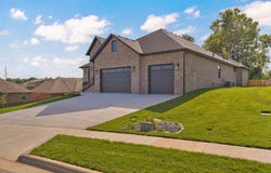 2011 N Silver Charm Avenue, Springfield, MO 65802