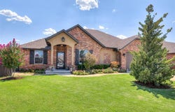 534 W Chickasaw Court Way, Mustang, OK 73064