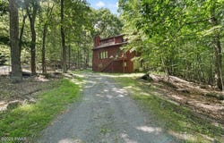 158 Saunders Drive, Bushkill, PA 18324