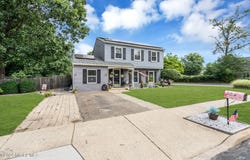 8 Concord Circle, Howell, NJ 07731