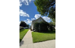 916 6th St NE, Devils Lake, ND 58301