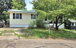 210 E 10th Street, Williamstown, WV 26187