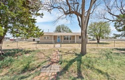 401 E 7th Street, Claude, TX 79019