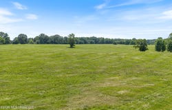 1000 Woolfolk Road, Senatobia, MS 38668