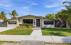 2485 NE 214th St, Miami, FL 33180