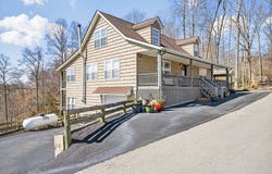 1020 Eastridge Dr, Byrdstown, TN 38549