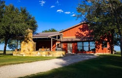 106 County Road 253, Poth, TX 78147
