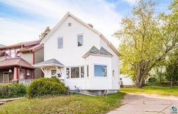 1027 E 9th St, Duluth, MN 55805