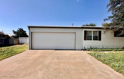 903 19th St, Seagraves, TX 79359