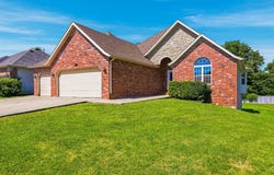 5561 S Pinehurst Avenue, Springfield, MO 65810