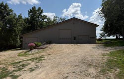 841 Chestnut Rd, Waterville, IA 52170